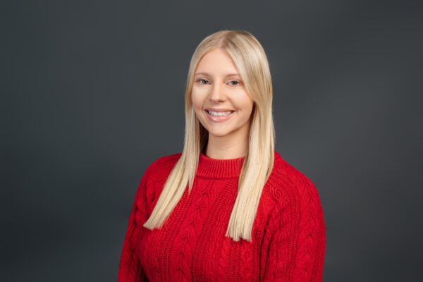 Savannah.Cooper.Headshot 1 (1)